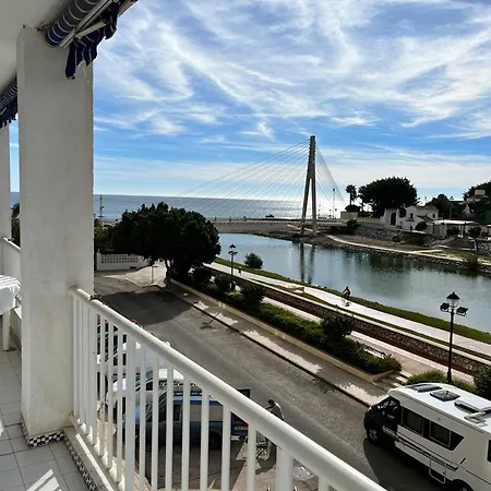 Bright And With Incredible Views In Beachfront Fuengirola
