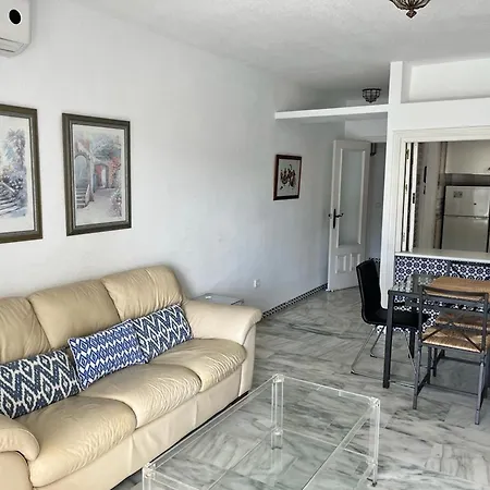Bright And With Incredible Views In Beachfront Apartment Fuengirola