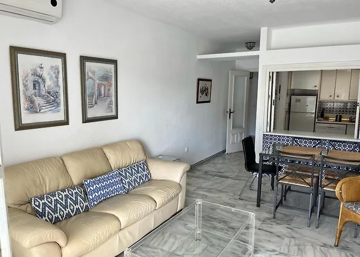 Bright And With Incredible Views In Beachfront Apartament Fuengirola
